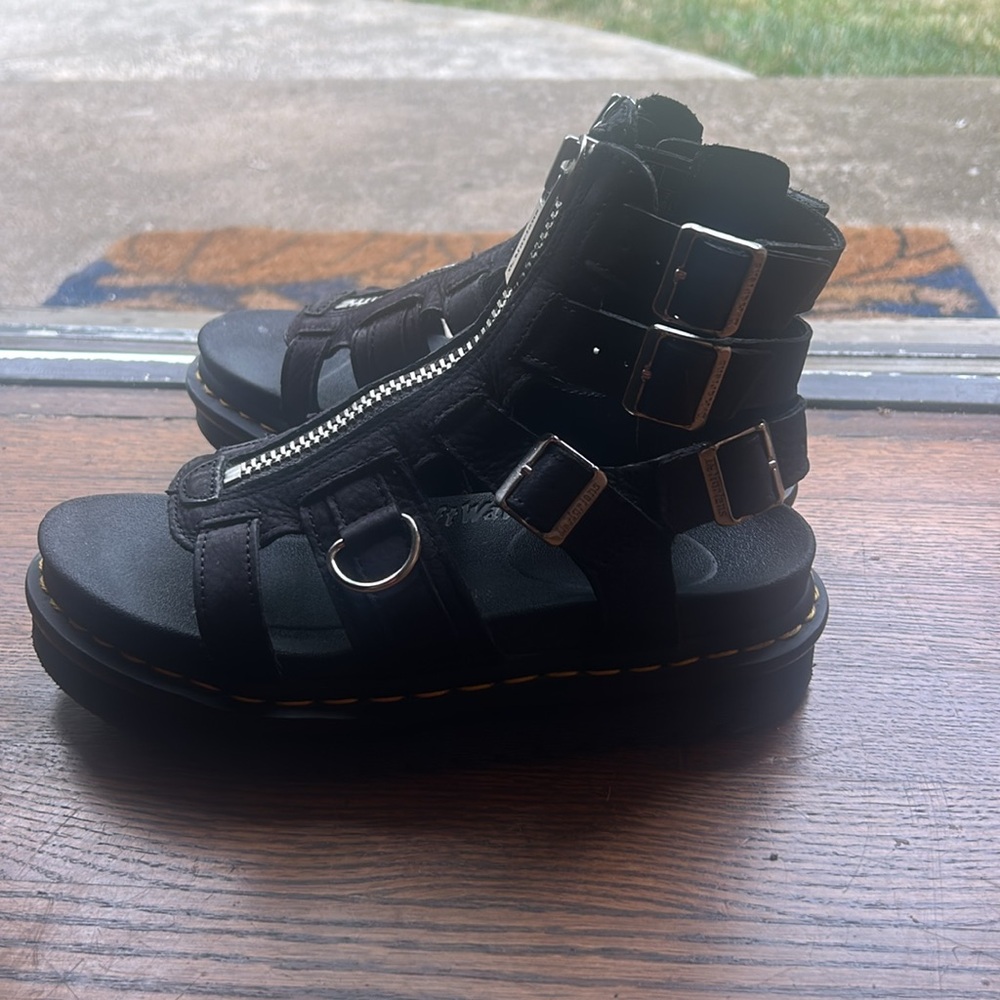 Dr. Marten’s gladiator sandal in mint condition size 7 - Picture 2 of 7